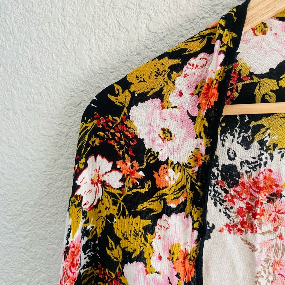 Free People / Bali Wrapped In Blooms Shawl in Cream Combo - Picture 10 of 10